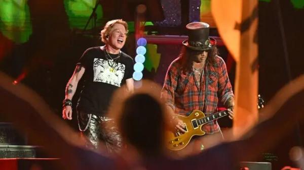 Guns N' Roses - Glastonbury (Live) (Video)